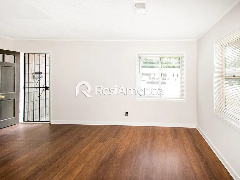 4078 Meadow Dr — Photo 2