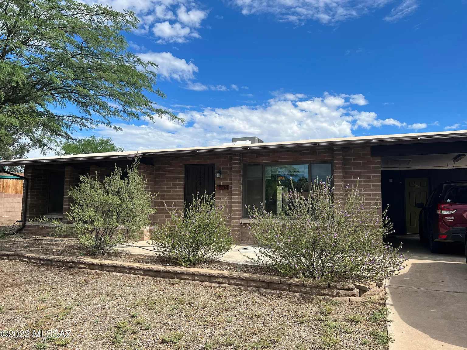 3 bed, 2.0 bath, 1049 sqft, $1,695 — Photo 1