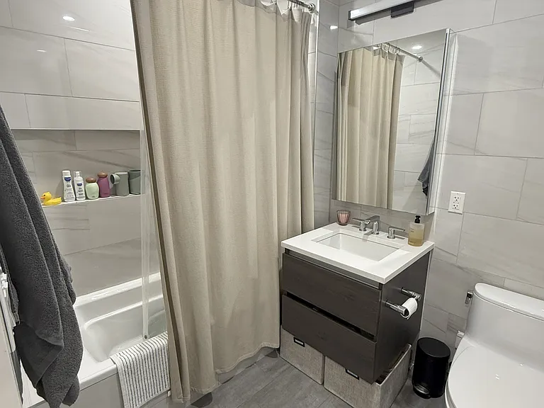 249 E 50th St #5B — Photo 9