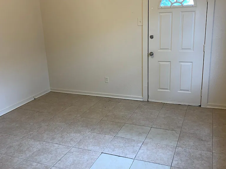 2455 N Robertson St — Photo 11