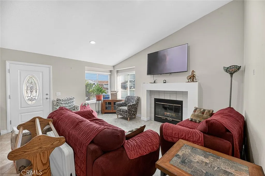 3 bed, 1232 sqft, $3,400 — Photo 4