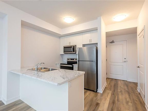 2nd image of 5055 Greenlane #415