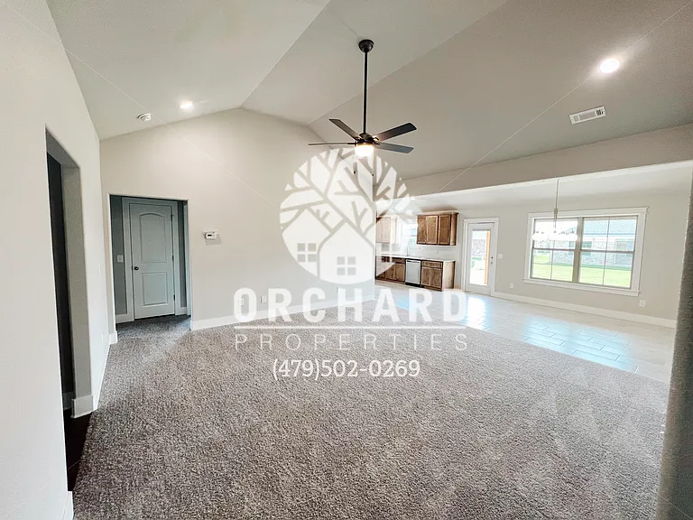 1011 Trailwood St — Photo 2