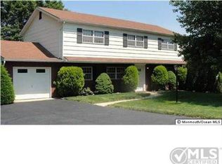 5 Wickatunk Rd, Manalapan, NJ 07726