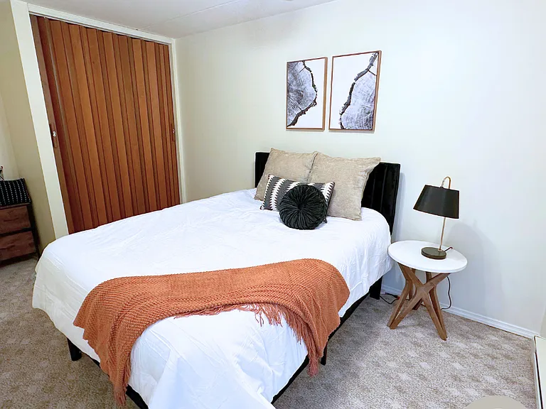 Le Mars 26-Unit (Midtown Apartments) — Photo 4