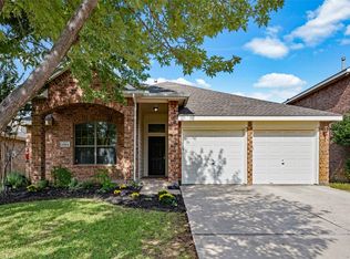 2864 Grandview Dr, Grand Prairie, TX 75052