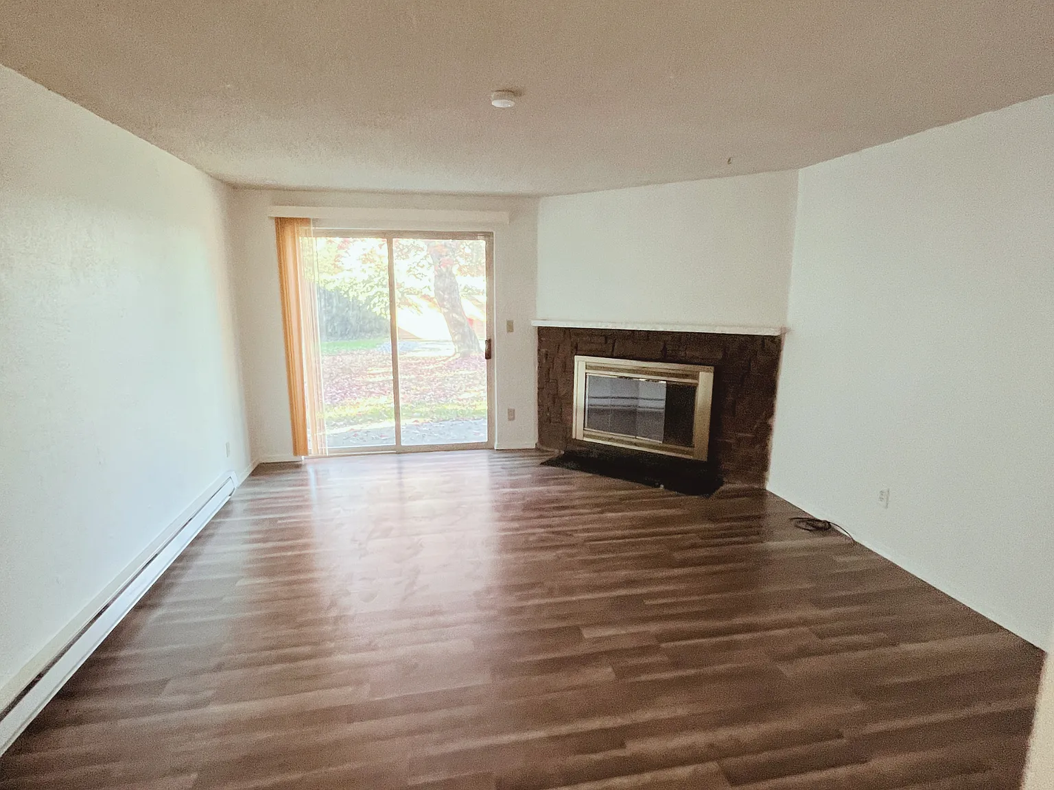 3 bed, 1.5 bath, 1000 sqft, $1,750 — Photo 2