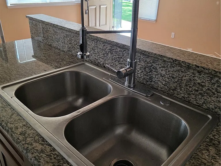929 W Sierra Madre Ave — Photo 2