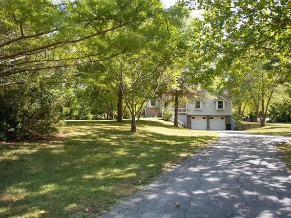 10901 E 234th Ter, Peculiar, MO 64078