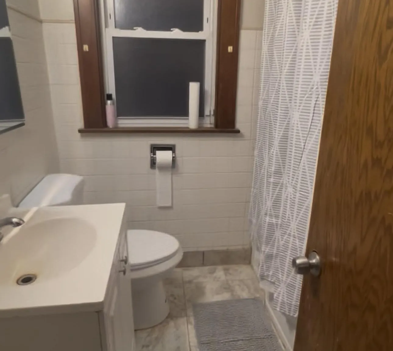 4 bed, 1.0 bath, 1800 sqft, $910 — Photo 2