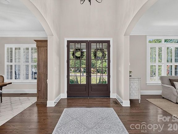 4th image of 1309 Venetian Way Dr
