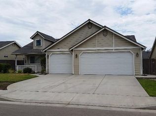 1089 W Saffron St, Hanford, CA 93230
