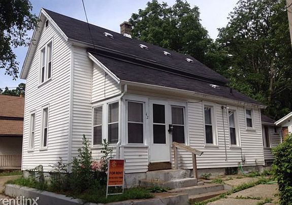 1st image of 42 Caroline Pl NE