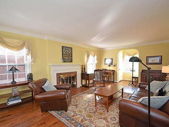 4th image of 3850 Drakewood Dr