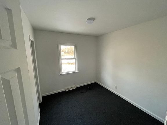 3rd image of 277 Jefferson Dr