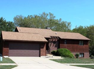 1003 Knollwood Ln, Mason City, IA 50401