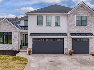 247 Lake Meade Dr, Chagrin Falls, OH 44022
