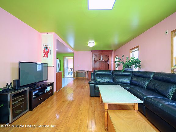 4th image of 10 Ellington St