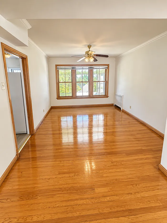 2 bed, 1.0 bath, 1100 sqft, $1,325 — Photo 3