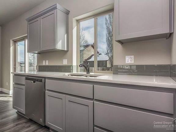 Photos of similar product. Not actual home.