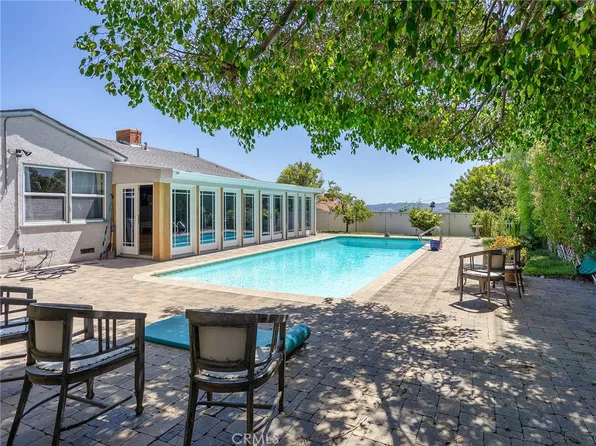 901 Irving Dr, Burbank, CA 91504