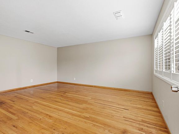 4th image of 2105 Zinfandel Ln