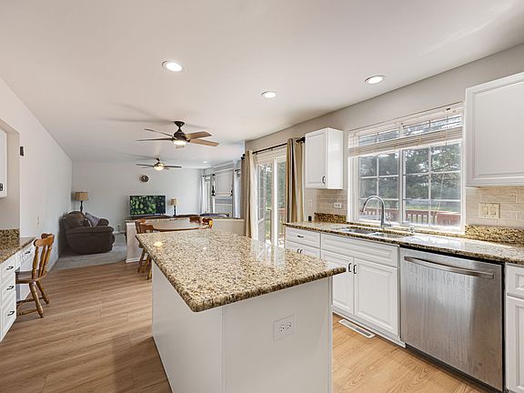 3rd image of 1650 Charlotte Cir