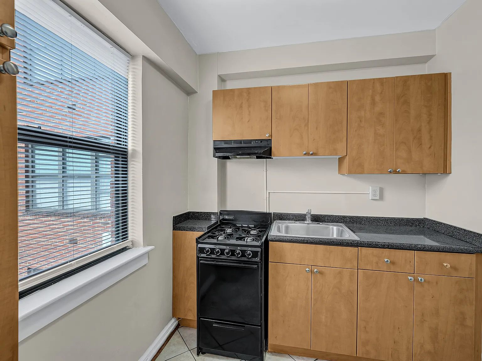 215 C Street Apartments — Photo 4