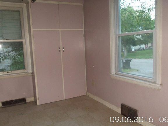 5th image of 229 Wood St