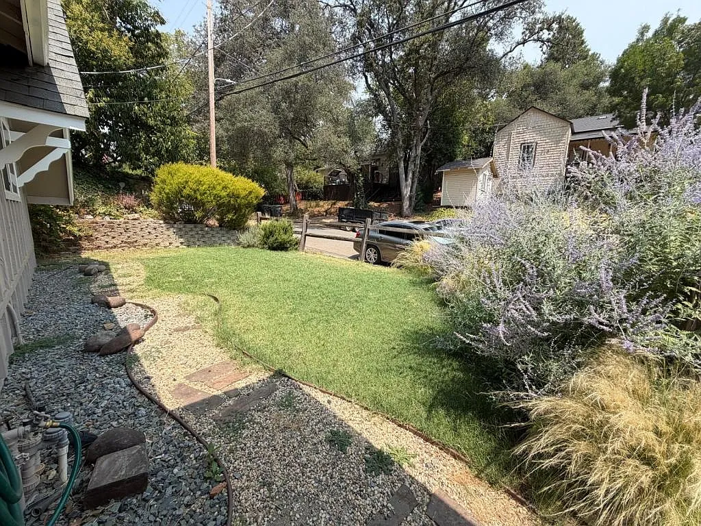 315 Chamberlain Dr — Photo 2