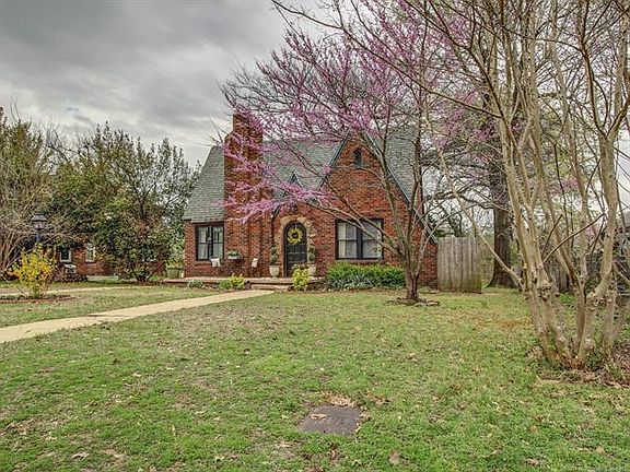 2nd image of 1517 S Knoxville Ave