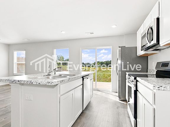 5th image of 101 River Rock St