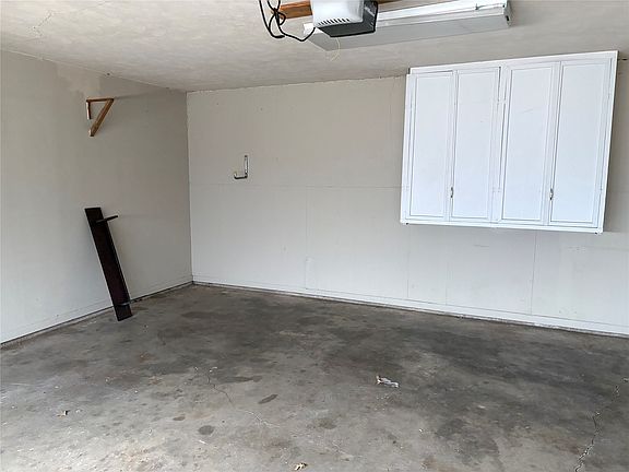 5th image of 600 Travis Dr