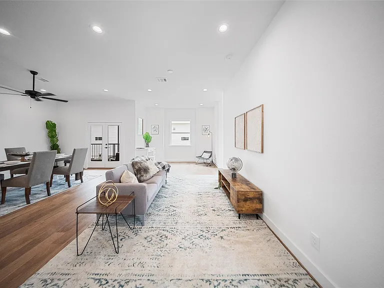 1120 Hogan St — Photo 5