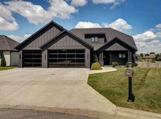 1527 N Edgemont Circle, Springfield, MO 65802