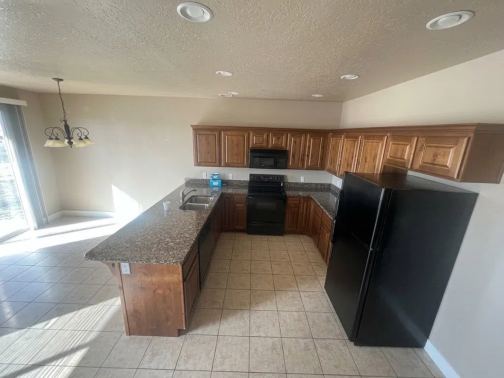3 bed, 2.5 bath, 1551 sqft, $1,625 — Photo 2