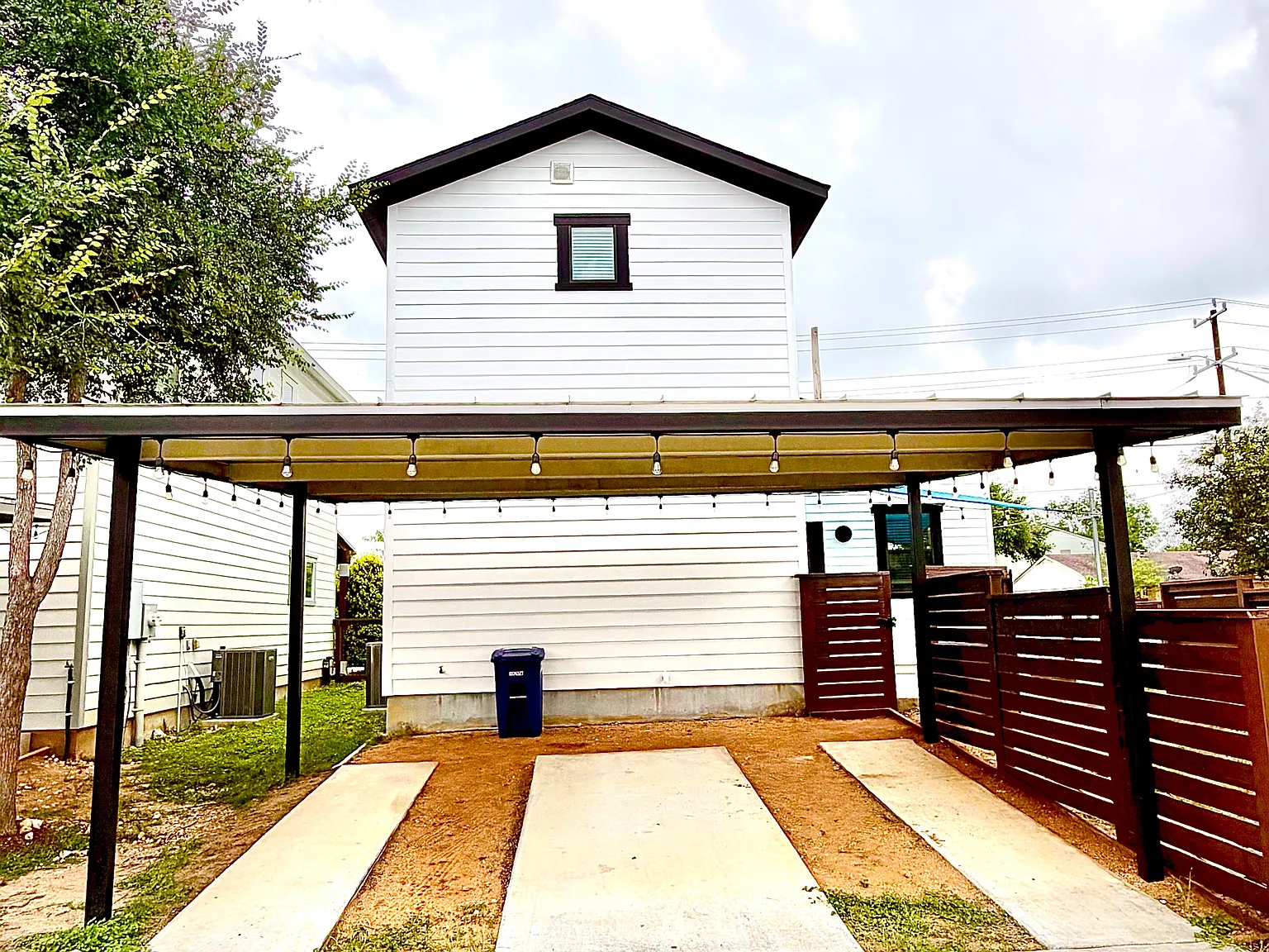 603 Burleson St — Photo 4
