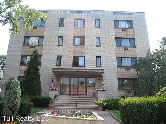 2nd image of 116 Irvington Ave APT 1F