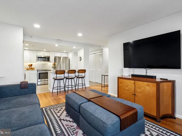 2001 Hamilton St APT 919, Philadelphia, PA 19130