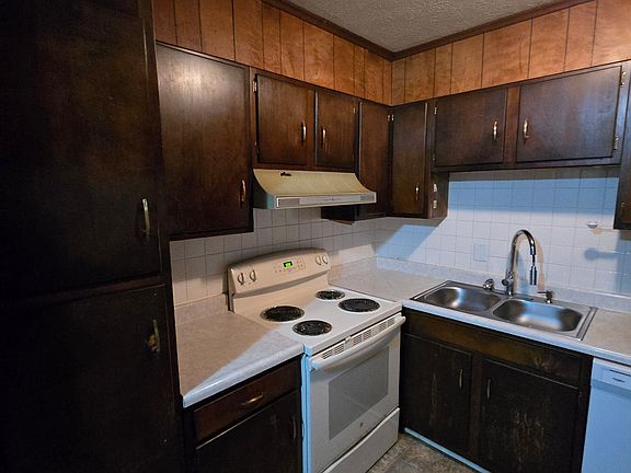 2nd image of 500 Lakeside St APT 2