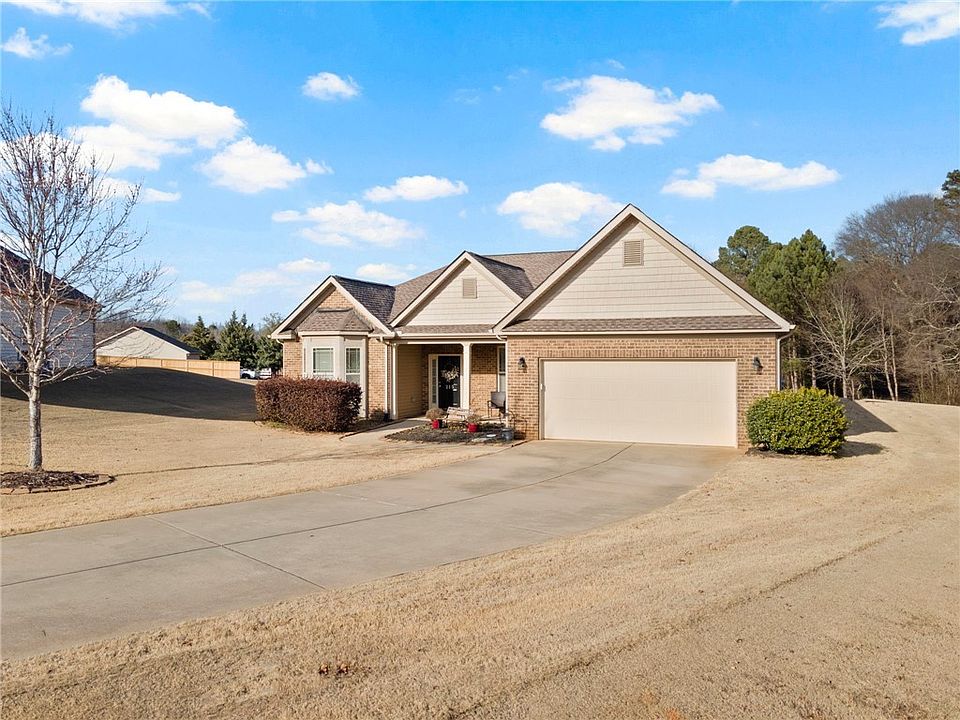 1st image of 215 Marehaven Ct
