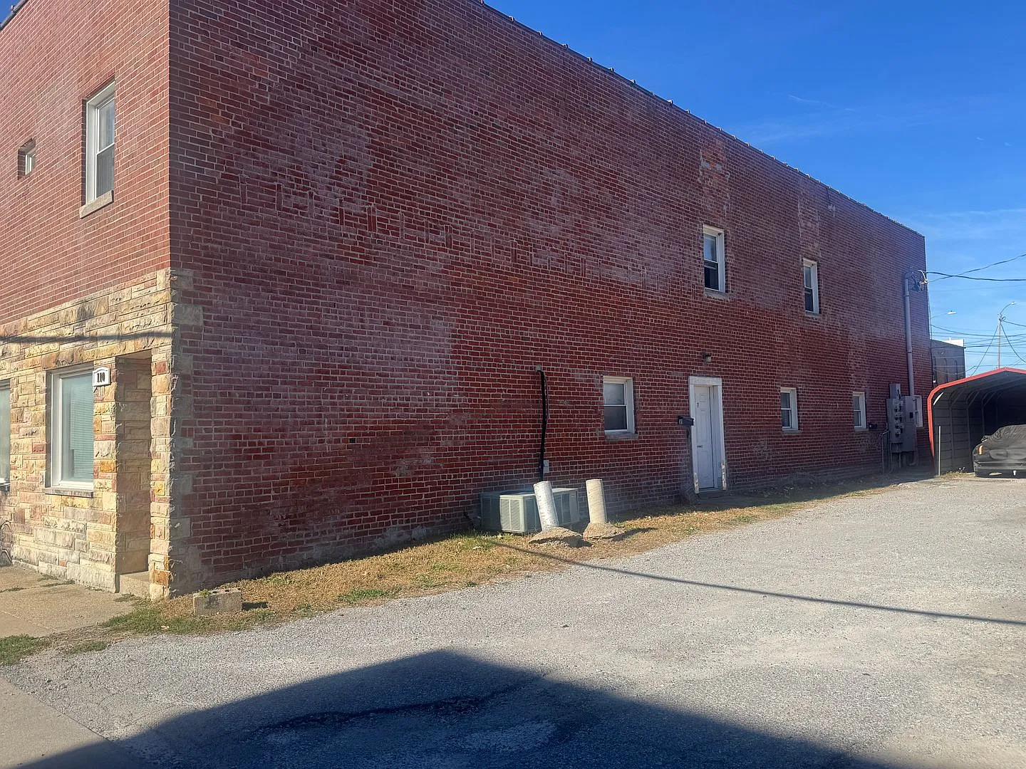 110 E. Illinois — Photo 2