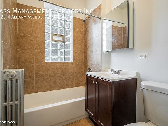 4th image of 2922 N Albany Ave Unit 1W