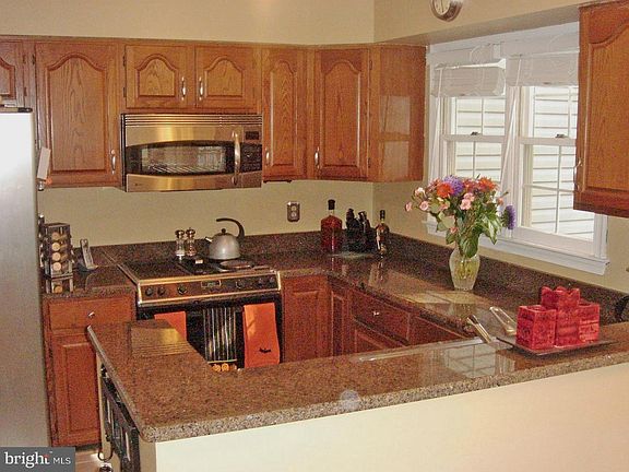 3rd image of 138 Mosby Cir