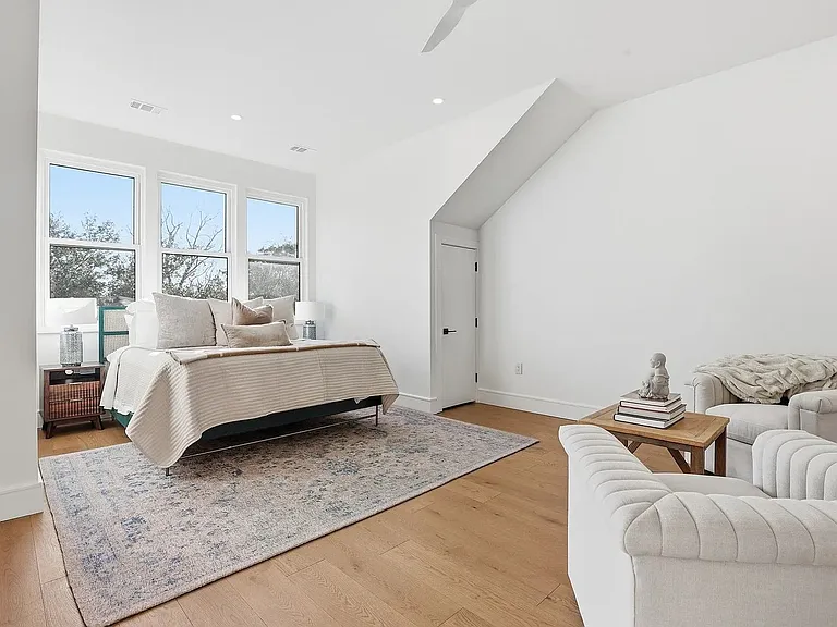 Luxury New Construction Rental Near Starland, SCAD & Ardsley Park with Garage and Private Courtyard — Photo 40