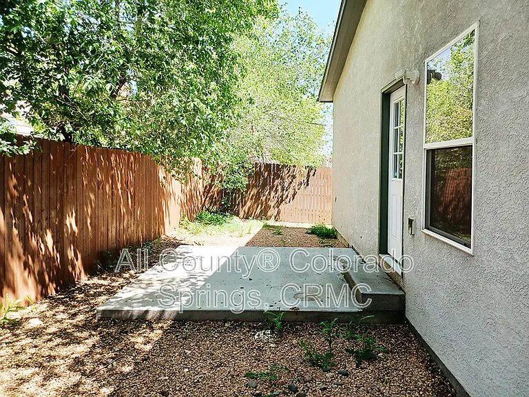 53 Royal Crest Dr — Photo 28