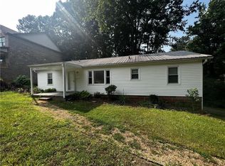 2438 Shadburn Ferry Dr, Buford, GA 30518