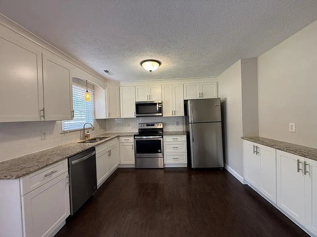 3 bed, 2.5 bath, 1426 sqft, $1,750 — Photo 4