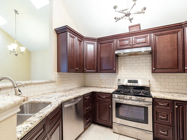 6912 Harvey Ln — Photo 8