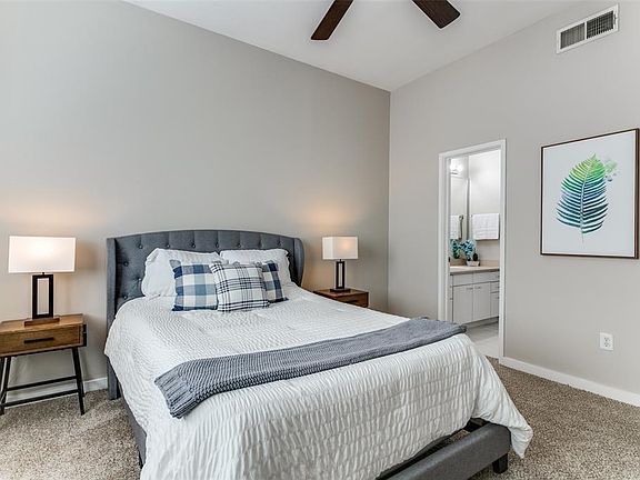 4th image of 3015 Bryan St APT 1D